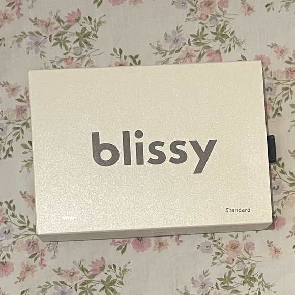 NWT Blissy Mulberry Silk Standard Size White Pillowcase - Picture 1 of 5